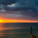 Imagen: Puesta del sol en la playa de Somerton (Adelaida). Amophoto.net / Shutterstock